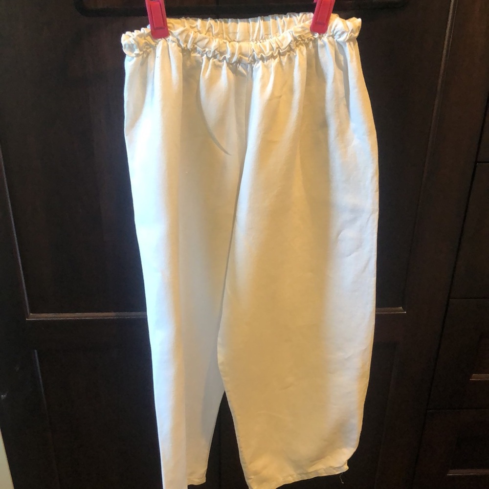 Heydari 100% linen elastic waist cropped pants in white.